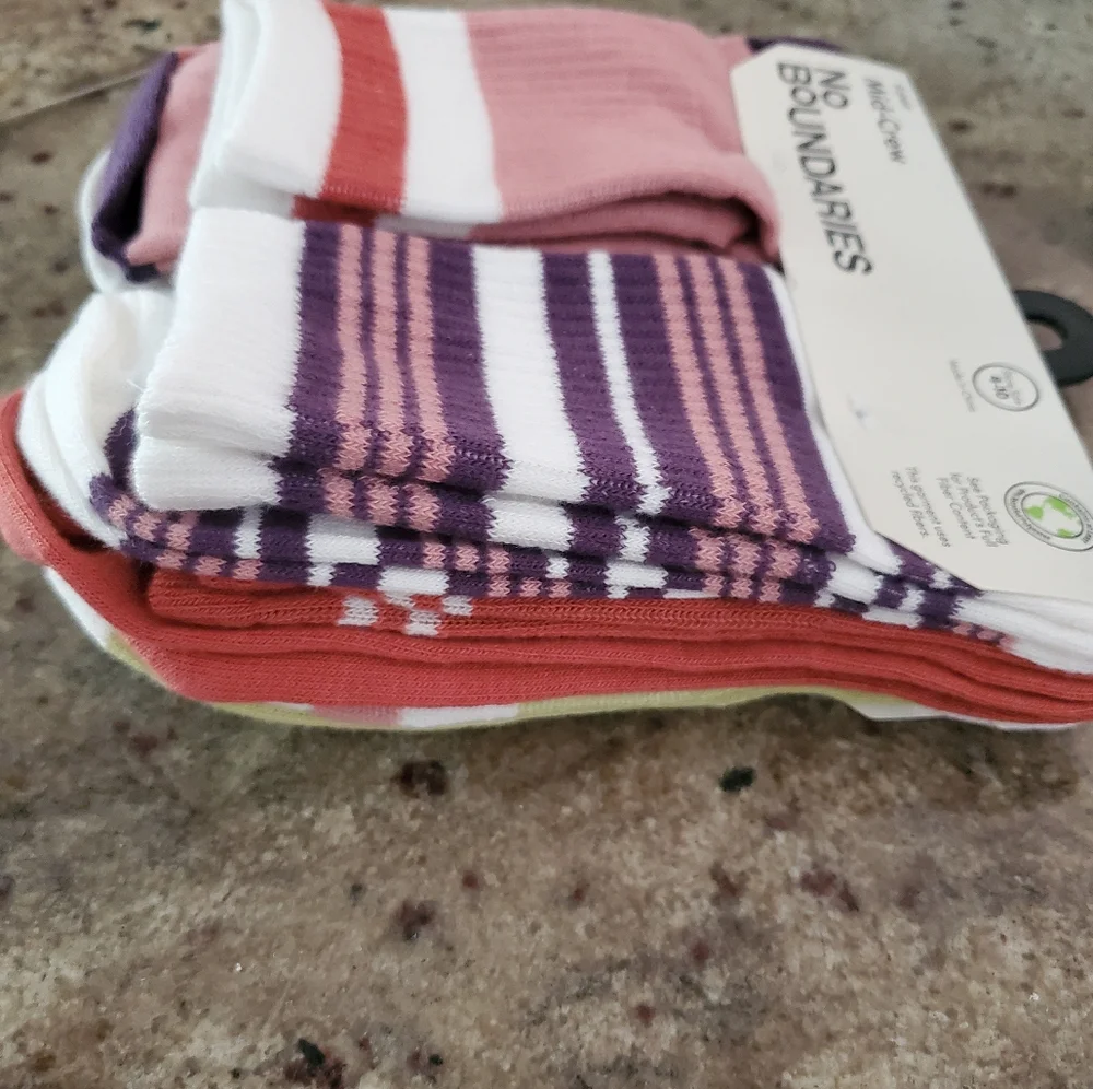 NEW No Boundaries Mid‎ Crew Socks 6 Pair Strips And Solids Multicolor Women
